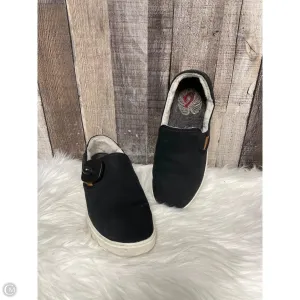 Shoes Flats By Olukai In Black, Size: 9